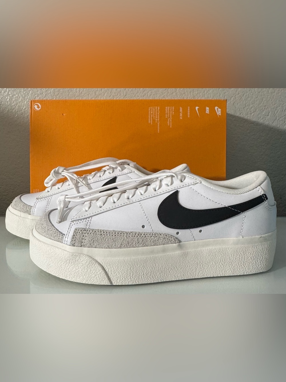 Nike Women’s Blazer Low Platform White / Black in Size 8